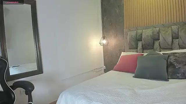 Try our girls live displays and explore the company of endless strippers, with beautiful physiques, vibrating toys and more.