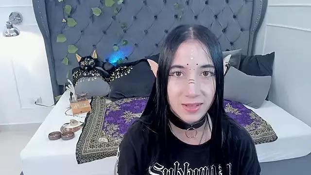 luna_noiir from StripChat is Freechat