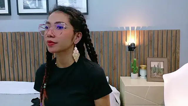 luna_roja25 — Luna! Give us a close-up of your ass