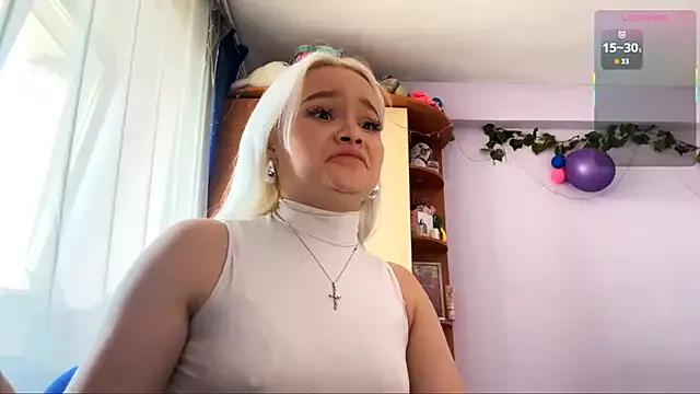 Lunaalisa from StripChat is Freechat