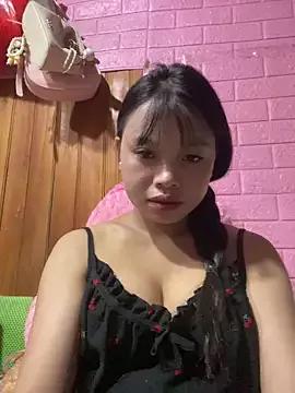 LunaBerry18 from StripChat is Freechat