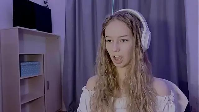 Try our girls live displays and explore the company of endless strippers, with beautiful physiques, vibrating toys and more.