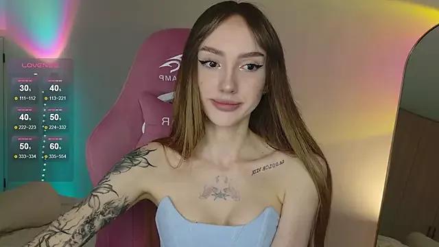 Lunainnk from StripChat is Freechat