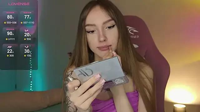 Lunainnk from StripChat is Freechat