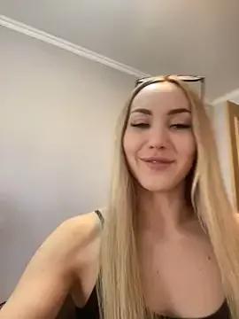 Lunalikaiya from StripChat is Freechat