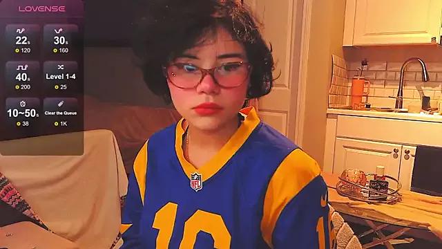 Try our girls live displays and explore the company of endless strippers, with beautiful physiques, vibrating toys and more.