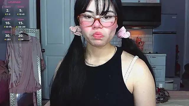 LunaMilav from StripChat is Freechat