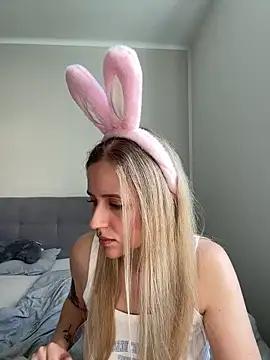 lunawolf21 from StripChat is Freechat