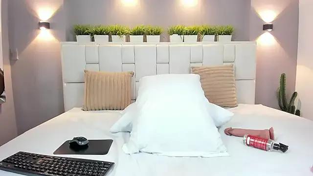 LunnaBlake from StripChat is Freechat