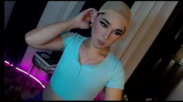 LuxuriousNikkixxx from StripChat is Freechat