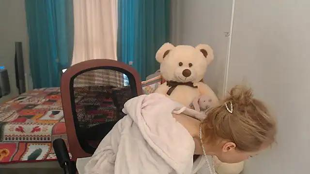 LuxuryNika from StripChat