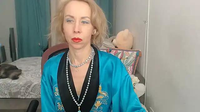 LuxuryNika from StripChat