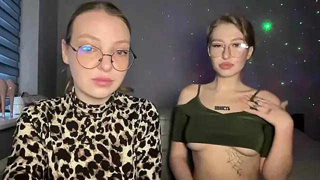 luxxxora from StripChat