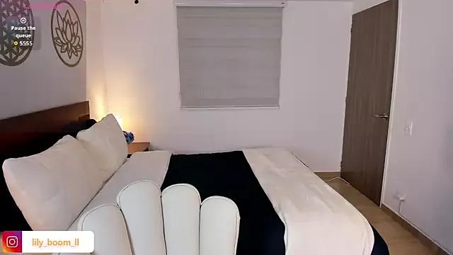 Lyliboomm from StripChat is Freechat