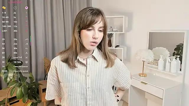 LynDarnell from StripChat is Freechat