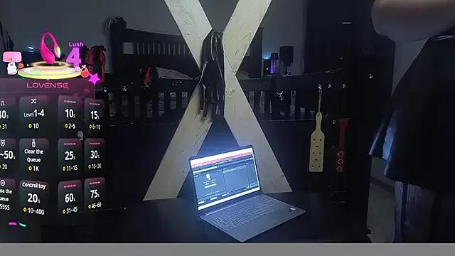 Try our girls live displays and explore the company of endless strippers, with beautiful physiques, vibrating toys and more.