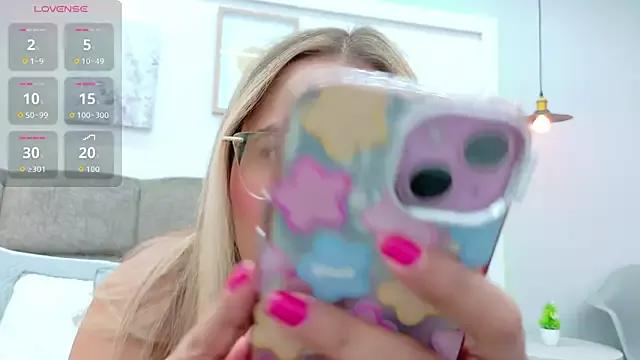 Try our girls live displays and explore the company of endless strippers, with beautiful physiques, vibrating toys and more.