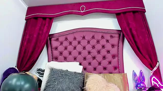 Try our girls live displays and explore the company of endless strippers, with beautiful physiques, vibrating toys and more.
