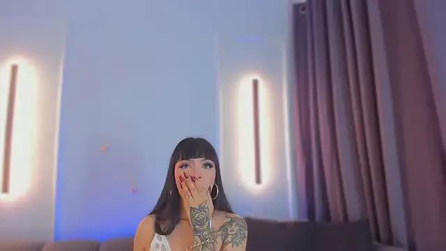 maddy_walker from StripChat is Freechat