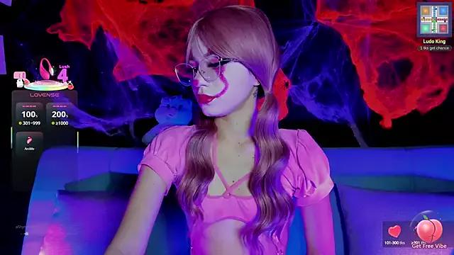 Try our girls live displays and explore the company of endless strippers, with beautiful physiques, vibrating toys and more.