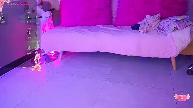 Try our girls live displays and explore the company of endless strippers, with beautiful physiques, vibrating toys and more.