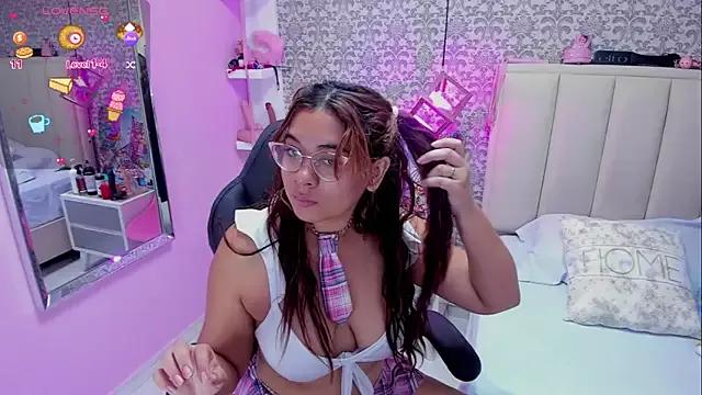Try our girls live displays and explore the company of endless strippers, with beautiful physiques, vibrating toys and more.