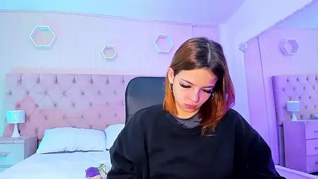 Try our girls live displays and explore the company of endless strippers, with beautiful physiques, vibrating toys and more.