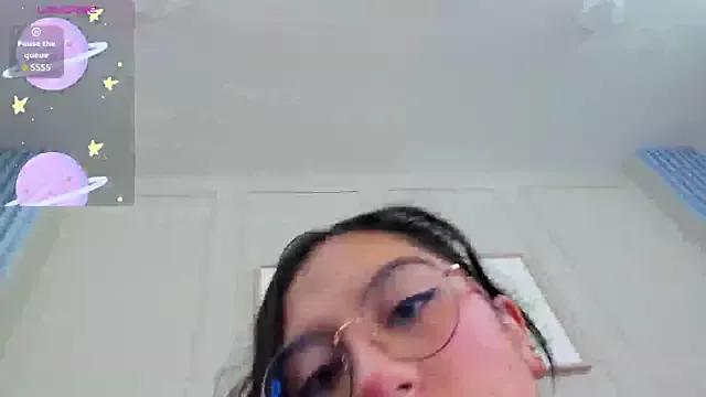 Try our girls live displays and explore the company of endless strippers, with beautiful physiques, vibrating toys and more.