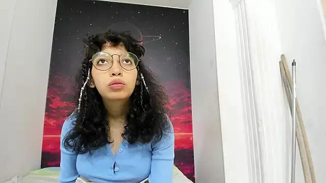 MadyStarkx from StripChat is Freechat