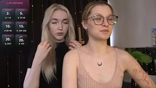 MaeEversley from StripChat is Freechat