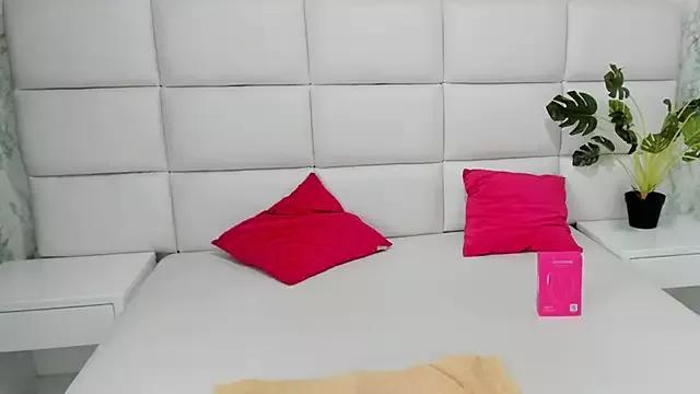 MAIA_CUTE from StripChat