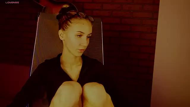 Try our girls live displays and explore the company of endless strippers, with beautiful physiques, vibrating toys and more.