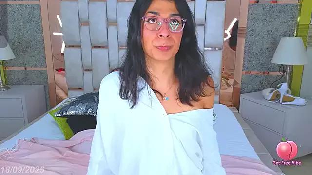 Mandy_Peaches from StripChat is Freechat