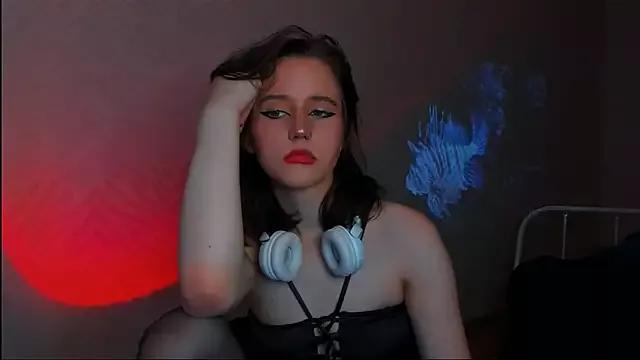 Try our girls live displays and explore the company of endless strippers, with beautiful physiques, vibrating toys and more.