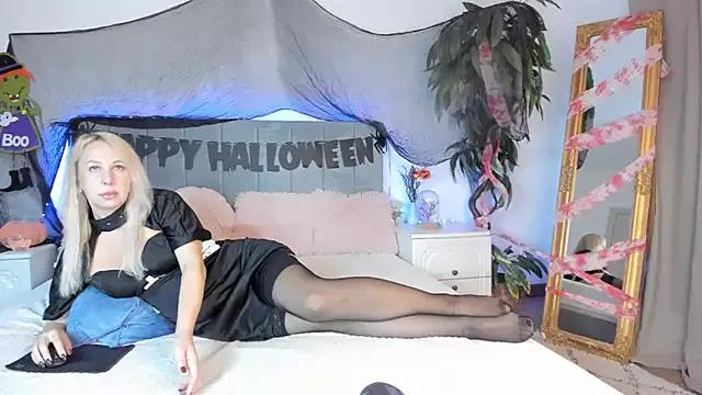 Try our girls live displays and explore the company of endless strippers, with beautiful physiques, vibrating toys and more.