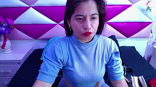 Try our girls live displays and explore the company of endless strippers, with beautiful physiques, vibrating toys and more.
