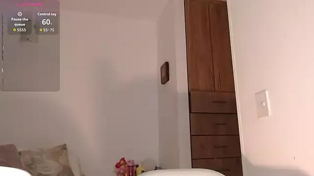 Try our girls live displays and explore the company of endless strippers, with beautiful physiques, vibrating toys and more.