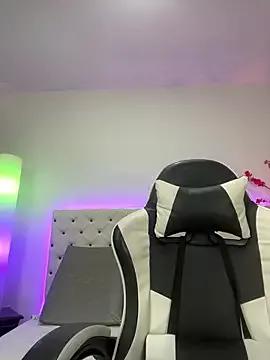 Try our girls live displays and explore the company of endless strippers, with beautiful physiques, vibrating toys and more.