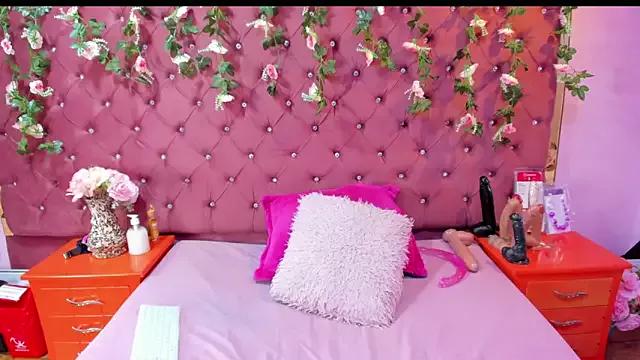 Try our girls live displays and explore the company of endless strippers, with beautiful physiques, vibrating toys and more.