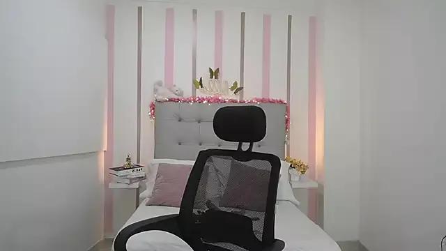 Try our girls live displays and explore the company of endless strippers, with beautiful physiques, vibrating toys and more.