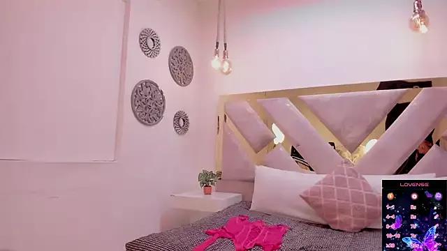 Marianee_Rousse from StripChat is Freechat