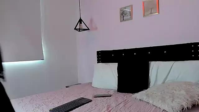 Marianee_Rousse from StripChat is Freechat