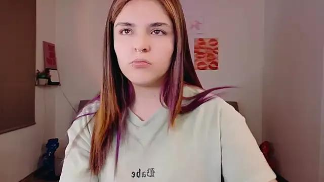 Try our girls live displays and explore the company of endless strippers, with beautiful physiques, vibrating toys and more.