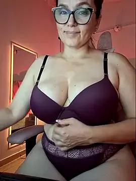 Try our girls live displays and explore the company of endless strippers, with beautiful physiques, vibrating toys and more.
