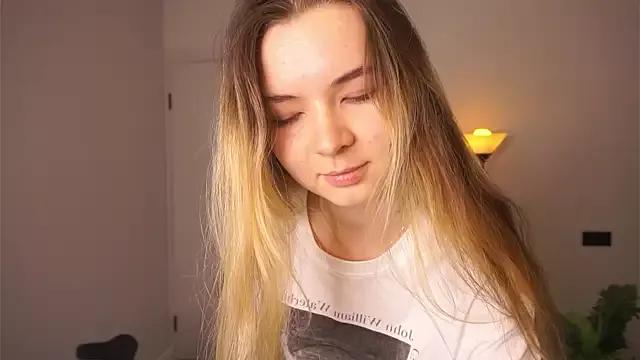 MarlinVarian from StripChat is Freechat