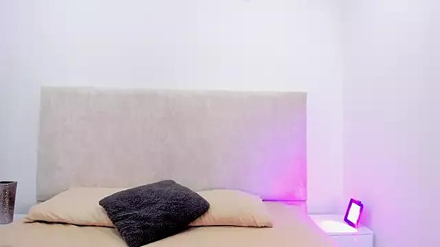 Try our girls live displays and explore the company of endless strippers, with beautiful physiques, vibrating toys and more.