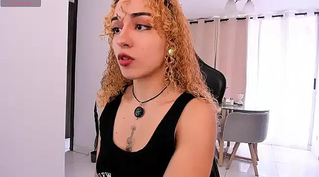 Try our girls live displays and explore the company of endless strippers, with beautiful physiques, vibrating toys and more.