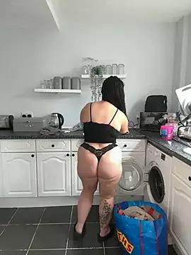 MaskedMollyxo from StripChat is Freechat