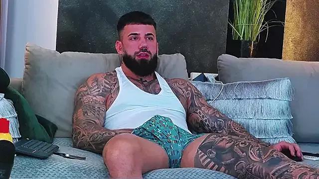 masterkingofmusclee from StripChat is Freechat