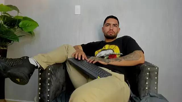matteosantos from StripChat